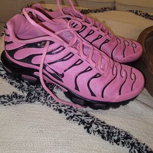 Nike Women's Pink and Black Air Max Sneakers